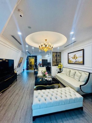 duy nhất 1 la casta 2 mặt đường lớn dt 88m2 5 tầng mt 5m. đẹp nhất la casta. chỉ hơn 23.5