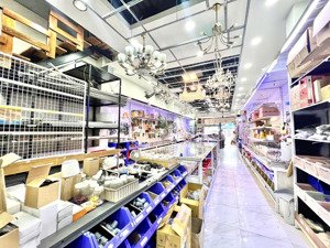 cho thuê nhà kinh doanh 3 tầng siêu rộng 190m2/sàn ngay ngã tư coopmart lê hồng phong