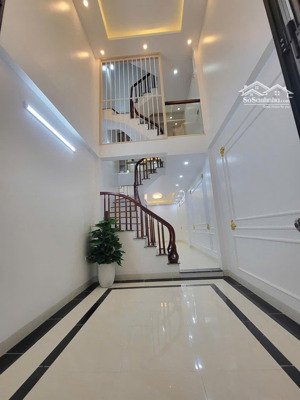 nhà đẹp như này các bác không nhanh thì làm gì còn. gần hồ, gần công viên thoáng mát. lh 