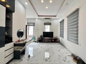 bán gấp nguyễn văn đậu, 5 tầng mới đẹp 39m2, ngang 5.2m, sổ vuông - ô tô 4chỗ trong nhà - 8.2 tỷ.