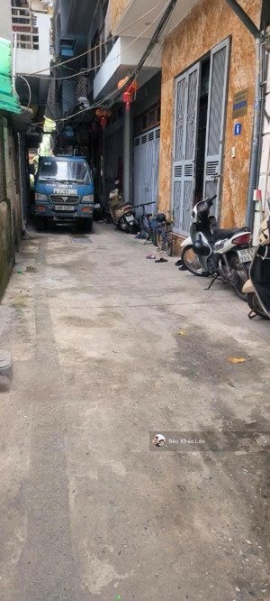 bán nhà ngọc lâm,ô tô đỗ cổng,40m 5tầng,rộng 3.8m,chào 6.5 tỷ. lh 