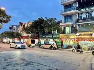 bán nhà việt hưng phố trung tâm - gần hồ, hiếm có -ở là mê ,dt 65m2 - mt 5m vuông đét chỉ 8.85 tỷ