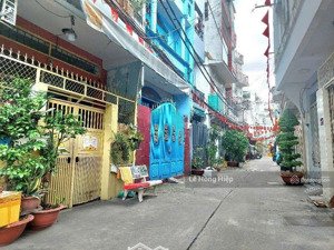 nhà cũ, giá mềm, cmt8, hòa hưng. p13. q10. 43m2. 2tầng.