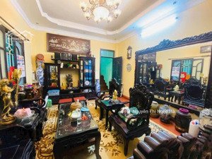 bán nhà phố cầu giấy, ô tô tránh cách phố 30m đi bộ, nhà đẹp dt 105m2- mt5 -4 tầng, có sân, 20.8 tỷ