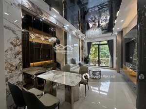 siêu hiếm phạm văn đồng 40m,6 tầng , thang máy , ngõ thông kinh doanh cách phố 30m, 2 thoáng