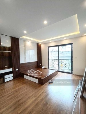 mê ly! nguyễn lương bằng, cát linh, đống đa, mới tinh 6 tầng full công năng, ô tô đỗ gần