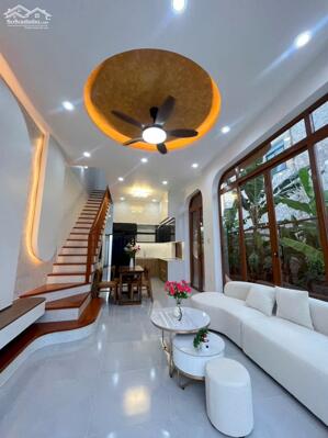 Nhà 1 trệt 1 lầu mới xây Khu Kim Cương Phường 8 Vĩnh Long nay là Phường Tân Hạnh