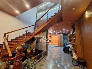 -cho thuê nhà 5 tầng mt đường 10m5 gần bệnh viện da liễu , hoà minh ! đà nẵng giá : 25tr/ th