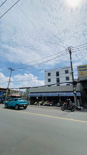 cho thuê 3300m2 mặt tiền hà huy giáp, bao gồm toà nhà 30 phòng, kiot mặt tiền, bãi xe