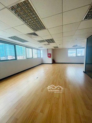 cho thuê văn phòng trần hưng đạo, 94 triệu, 138m2, 8 tầng, 20m mặt tiền