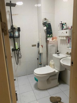 cần bán căn hộ 1 ngủ có thể sửa 2 ngủ toà hh1c linh đàm