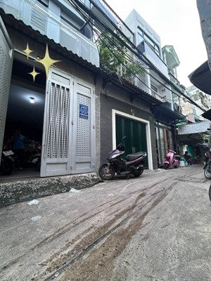 bán nhà mặt tiền hxh, đ. hoàng diệu cách 10m ra đường vĩnh khánh gần trường đh nguyễn tất thành