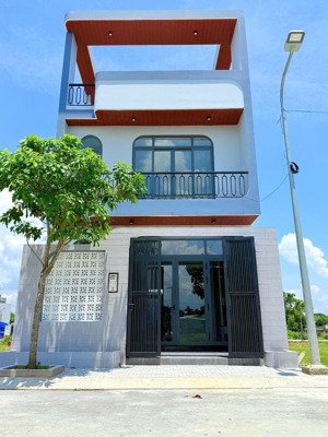 đất nền và nhà phố vừa hoàn thiện 3 phòng ngủ, shr diện tích 240m2, nội thất đầy đủ, có thể ở ngay