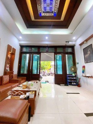 nhà 4 tầng, đường nguyễn hữu tiến, dt 5x14m giá 10,x tỷ