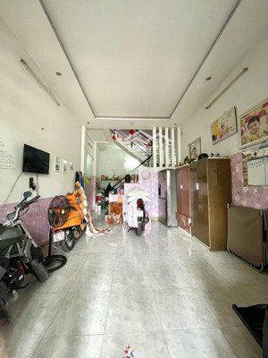 hiếm! nhà đẹp tân phú giá chỉ 5.25 tỷ vị trí hẻm 4m thông, khu hòa bình, tân phú