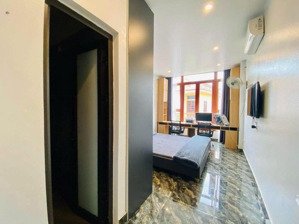 chủ cần tiền bán nhà mặt phố ngô thì nhậm. thiện chí bán. và bán bằng giá đất. tăng nhà 3 tầng