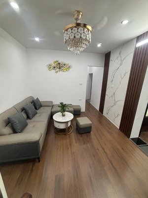 chính chủ bán căn hộ tập thể bưu điện - tầng 2 - sổ đỏ 35/70m - 3 ngủ - full tiện ích. giá 3tỷ520tr