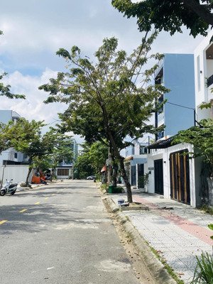 rẻ nhất khu vực - thuộc kđt ven sông hoà quý - nam hoà xuân, cạnh đảo kim cương, dân trí cao