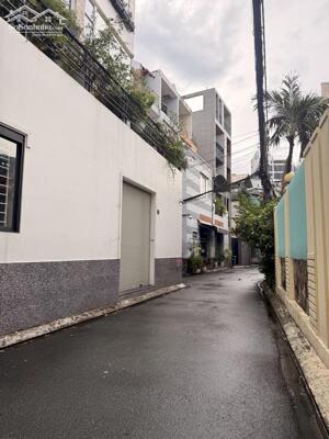 NGAY PHỐ THỜI TRANG TRẦN QUANG DIỆU - PHÚ NHUẬN, 4.8x10, 3 tầng có sân - 6. 75 tỷ.