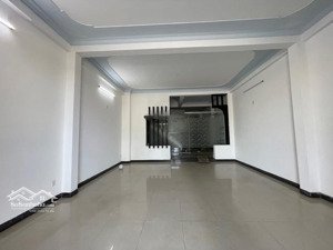 cho thuê nhà 3 tầng mt khu an thượng ! khu du lich sầm uất ! ngũ hành sơn ! đà nẵng
giá :35