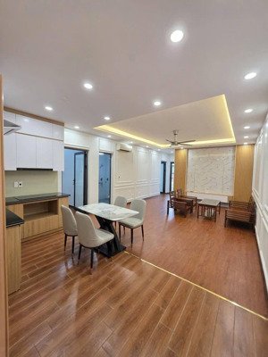 bán gấp căn hộ 96m2 tại ct2 kđt văn khê, hà đông. giá chỉ 5.xy tỷ