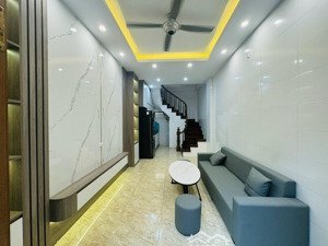 bán nhà đẹp tân khai vĩnh hưng hoàng mai . 30m ra ô tô
dt: 25m _ 5 tầng _ 3 ngủ. full nội thất