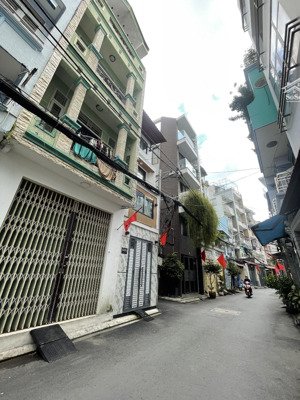 hẻm xe hơi tới nhà ,ngay hoàng hoa thám ,phú nhuận ,dt 68 m2, sổ hồng riêng,hoàn công đủ,vô ở liền.