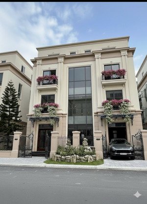 bán nhanh căn biệt thự tứ lập hoàng gia vinhome cổ loa, giá mềm 4x tỉ