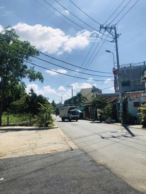 đất kdc 1368 lê văn lương đối diện công viên , sổ sẵn