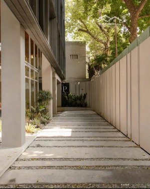 biệt thự căn góc 3mặt tiền trần não an phú quận 2. dt: 12m x 25m.trệt 2 lầu gía 180 triệu/tháng