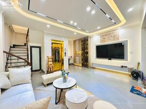 Bán nhà Thịnh Quang nở hậu xây mới tinh full nội thất sang xịn 40m 7 tầng thang máy hiện đại giá 15.1 tỷ .