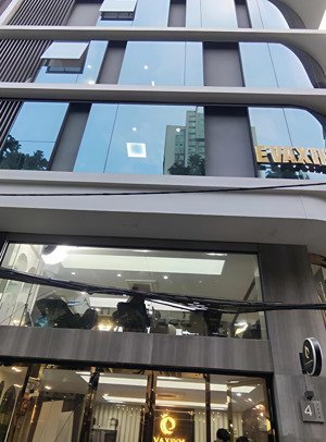 bán nhà mặt phố phạm văn đồng, dt 200m2 x 7 tầng, mặt tiền 20m, lô góc, giá 70 tỷ.