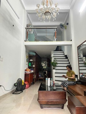 chuyển công tác gđ cho thuê nhà nguyên căn 30m2*3tầng đường ô tô tránh full nội thất