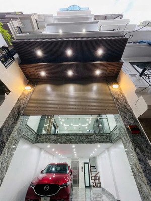 bán nhà hoàng quốc việt - 50m2 thang máy, phân lô vỉa hè ô tô tránh - nhà đẹp