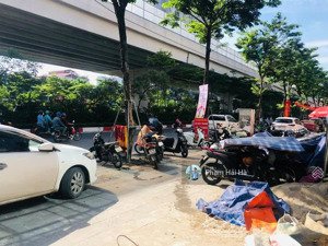 mặt phố phạm văn đồng 90m x 5 tầng - mặt tiền 7.8m - giá 56 tỷ, - quận cầu giấy - vị trí vàng