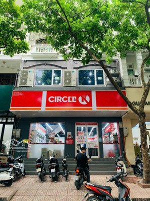 cho thuê nhà 100m2 sàn, mặt tiền 8m, vị trí đẹp trung tâm thái thịnh, giá 40tr/tháng, lh 