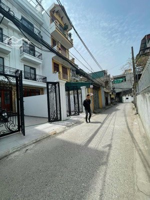 chính chủ bán nhà 90m2x5t xây mới phúc lợi đường thông xe 16 chỗ giá 14.7tỷ lh: 