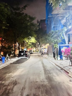 chỉ hơn 85 tỷ! mặt phố trịnh công sơn - tây hồ - kinh doanh - vỉa hè - 120m2 1 mặt phố 1 mặt ngõ