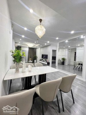 gia đình em căn hộ tại dự án 137 nguyễn ngọc vũ - dt 115m2 - giá 8 tỷ - tầng cao - sổ lâu dài