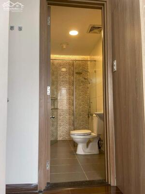 Cần cho thuê gấp căn hộ 590 CMT8 Đường Sắt Q3 , Dt 114m2, 3 phòng ngủ, nhà trang bị nội thất, nhà rộng thoáng mát, giá thuê 14tr/th. Xem nhà liên hệ Vân 0908726719