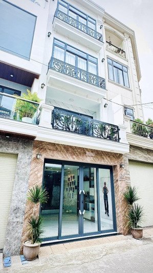 cần bán nhà mặt tiền phố hiện đại 3 lầu khu phố tây gần biển vị trí kd homestay , nghỉ dưỡng