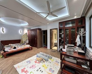 bán nhà mặt đường đôi xa la, 1 mặt view vườn hoa, vỉa hè rộng làm ngân hàng, văn phòng.