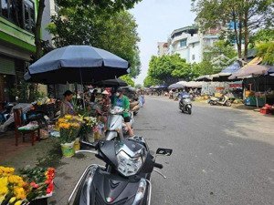 bán nhà mặt chợ văn la - đường 20m - kinh doanh siêu đỉnh, cách mặt phố quang trung 50m, 50m2 - 4t