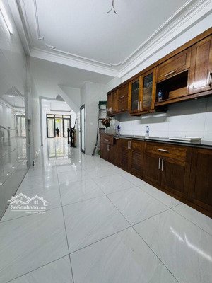 ngõ ô tô thông dương văn bé ô tô vào nhà 6 phòng ngủ ô chờ thang máy, chỉ 10.8 tỷ