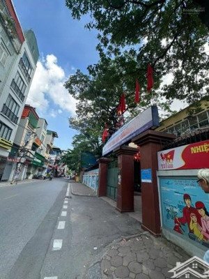 cho thuê nhà mặt phố đặng tiến đông,dt 130m2*4tầng,mặt tiền 12m siêu rộng ,giá thuê 90tr/tháng