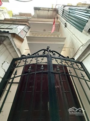 nhà 3 tầng - 31m2 - phố ngọc khánh - ngõ thông - thoáng sáng.