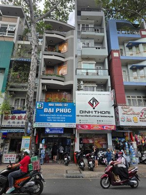 siêu phẩm mặt tiền cách mạng, tân phú / diện tích 4,5 x 15m / 4 tầng / nhà 1 đời chủ / giá 10 tỷ