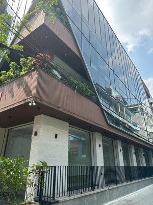 cần cho thuê nhà góc 2mt đường thăng long p.4 q.tân bình