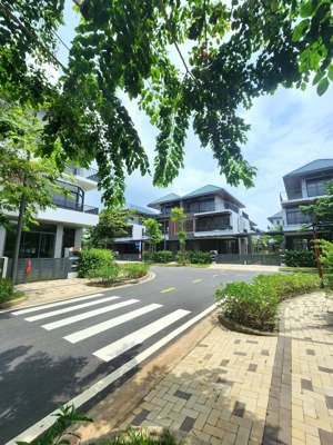 id junction đang tiến hành làm sổ hồng. cần bán căn 7x15 giá tốt nhất zone 1 hiện tại