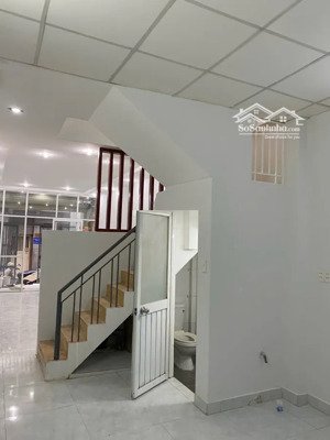 bán nhà cách mạng tháng tám 49m² 2 tầng 11.2 tỷ đang cho thuê spa